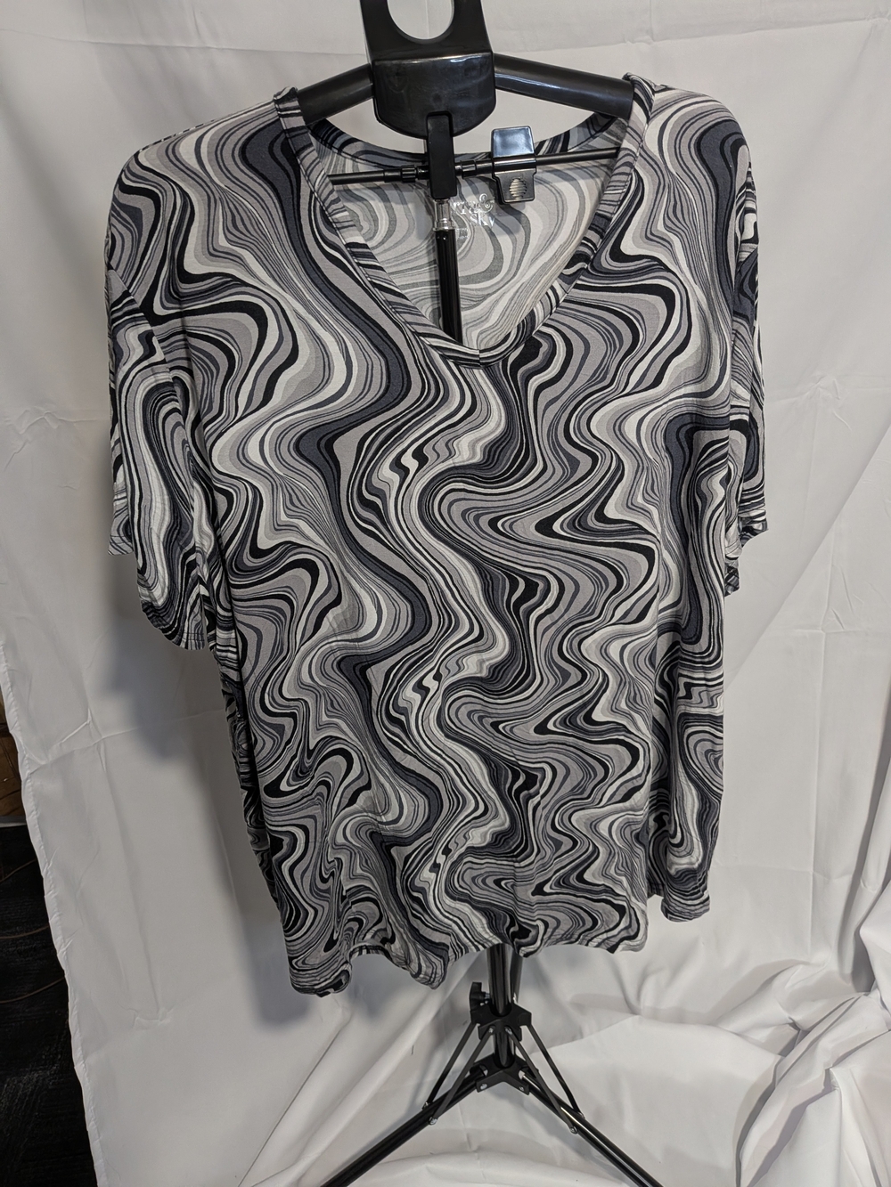 Terra & Sky Black & White Swirl V-Neck Short Sleeve Tee